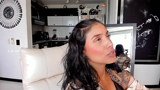 sofiasexhot online show from 03-11-25, 06:52