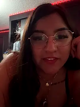 Snapshot of love_queen02 chatting on 11-29-25, 06:05 love queen02 online show from 11-29-25, 06:05