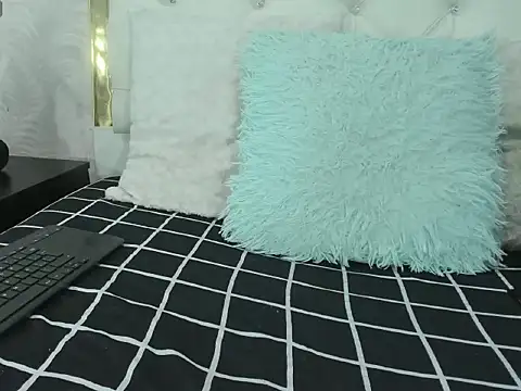 Snapshot of noa-camila chatting on 11-28-25, 12:30 noa-camila online show from 11-28-25, 12:30