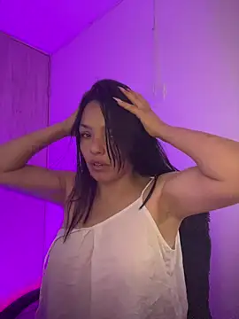 Snapshot of LaraDanverss chatting on 12-15-25, 07:23 LaraDanverss online show from 12-15-25, 07:23