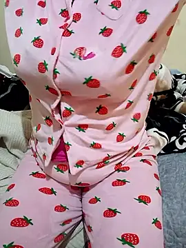 Snapshot of Maryam89six chatting on 01-15-26, 02:32 Maryam89six online show from 01-15-26, 02:32