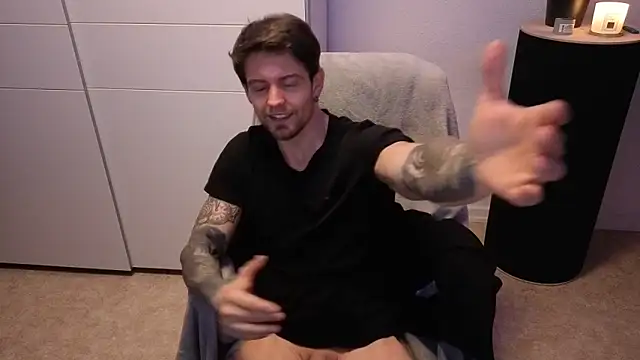 Snapshot of Mystery_Mark chatting on 11-30-25, 06:12 Mystery Mark online show from 11-30-25, 06:12