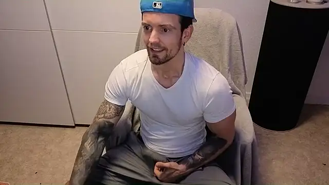 Snapshot of Mystery_Mark chatting on 12-05-25, 08:38 Mystery Mark online show from 12-05-25, 08:38