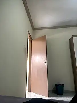 Larissa xxe online show from 12-16-25, 01:49