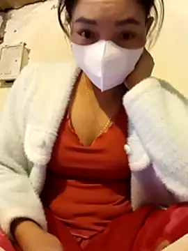 Snapshot of _Su-Su_ chatting on 11-21-25, 12:43 Su-Su online show from 11-21-25, 12:43