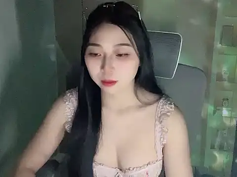 Lousii online show from 11-27-25, 01:24