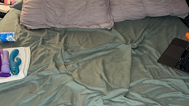 Snapshot of shbvnny chatting on 03-12-26, 02:50 shbvnny online show from 03-12-26, 02:50