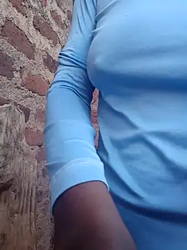 Snapshot of honeypot224 chatting on 11-18-25, 04:06 honeypot224 online show from 11-18-25, 04:06