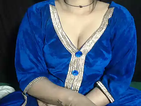 Snapshot of Queen_Bhanu chatting on 01-13-26, 01:27 Queen Bhanu online show from 01-13-26, 01:27