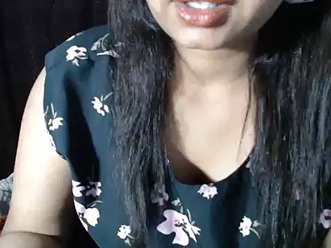 Snapshot of Queen_Bhanu chatting on 02-06-26, 09:12 Queen Bhanu online show from 02-06-26, 09:12