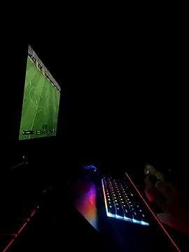 Snapshot of oIAcyber chatting on 11-28-25, 08:44 oIAcyber online show from 11-28-25, 08:44