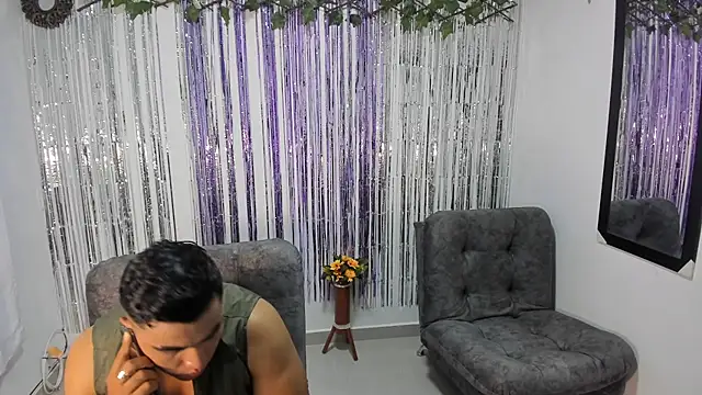 Snapshot of VioletXJasper chatting on 11-24-25, 11:15 VioletXJasper online show from 11-24-25, 11:15