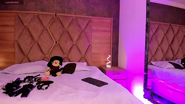 Snapshot of VictoriaSaenz1_ chatting on 11-17-25, 04:51 VictoriaSaenz1 online show from 11-17-25, 04:51