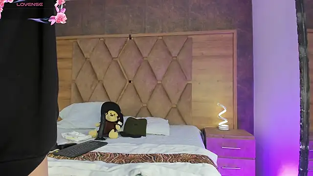 Snapshot of VictoriaSaenz1_ chatting on 11-21-25, 05:17 VictoriaSaenz1 online show from 11-21-25, 05:17