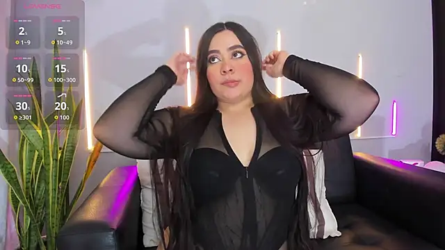 Snapshot of Monserrat_J chatting on 11-20-25, 01:39 Monserrat J online show from 11-20-25, 01:39