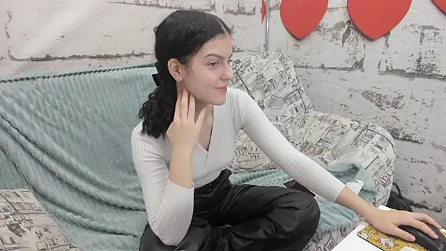 Snapshot of Lovely_Audrey chatting on 11-16-25, 02:06 Lovely Audrey online show from 11-16-25, 02:06