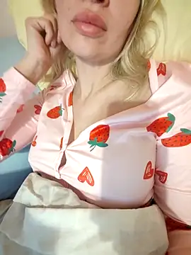 Snapshot of NaughtyClaudia_ chatting on 12-13-25, 08:14 NaughtyClaudia online show from 12-13-25, 08:14