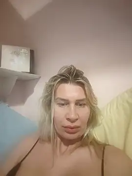 Snapshot of NaughtyClaudia_ chatting on 12-14-25, 09:30 NaughtyClaudia online show from 12-14-25, 09:30