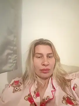 Snapshot of NaughtyClaudia_ chatting on 12-17-25, 09:21 NaughtyClaudia online show from 12-17-25, 09:21