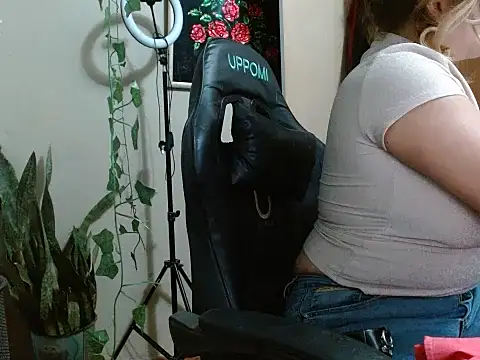 Snapshot of DiivaMarii chatting on 07-29-26, 01:42 DiivaMarii online show from 07-29-26, 01:42