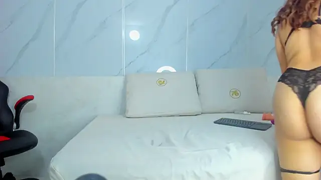 Snapshot of camilla_weit chatting on 11-28-25, 08:00 camilla weit online show from 11-28-25, 08:00