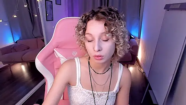 Snapshot of Mary_Wohlberg chatting on 12-05-25, 05:27 Mary Wohlberg online show from 12-05-25, 05:27