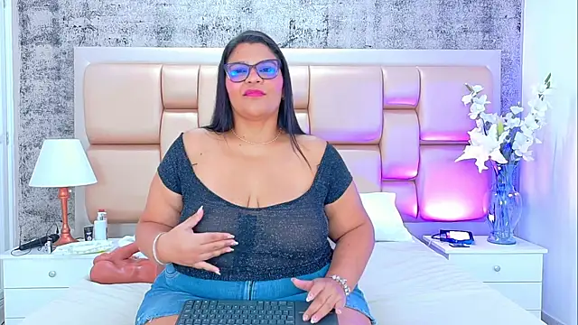 Snapshot of SelennaCooper chatting on 12-05-25, 11:41 SelennaCooper online show from 12-05-25, 11:41