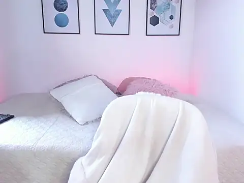 Snapshot of HannaRose__ chatting on 11-28-25, 01:03 HannaRose online show from 11-28-25, 01:03