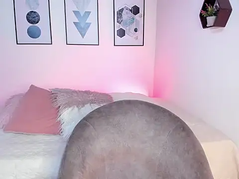 Snapshot of HannaRose__ chatting on 12-04-25, 11:30 HannaRose online show from 12-04-25, 11:30