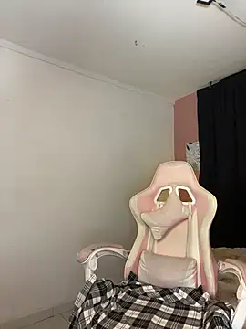 Snapshot of Sophie_wyld chatting on 12-16-25, 12:04 Sophie wyld online show from 12-16-25, 12:04