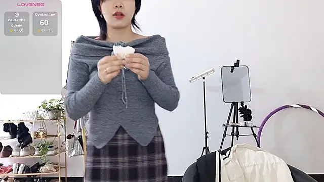 Snapshot of adele8731 chatting on 11-20-25, 02:34 adele8731 online show from 11-20-25, 02:34