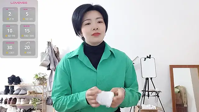 Snapshot of adele8731 chatting on 12-05-25, 02:42 adele8731 online show from 12-05-25, 02:42