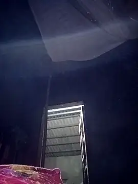 Snapshot of mon1-day chatting on 11-19-25, 11:32 mon1-day online show from 11-19-25, 11:32