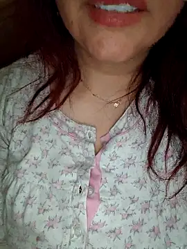 Snapshot of Virginass2000 chatting on 11-19-25, 02:06 Virginass2000 online show from 11-19-25, 02:06