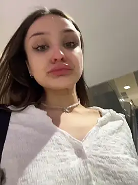 Snapshot of ErikaMuse chatting on 11-25-25, 09:20 ErikaMuse online show from 11-25-25, 09:20