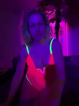 Snapshot of Wetkymistry chatting on 05-23-26, 03:45 Wetkymistry online show from 05-23-26, 03:45