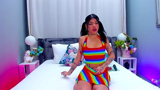 Snapshot of YasminWild chatting on 11-26-25, 04:46 YasminWild online show from 11-26-25, 04:46