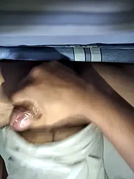 Snapshot of Shivona chatting on 12-18-25, 03:18 Shivona online show from 12-18-25, 03:18