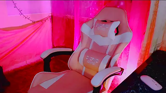 Snapshot of BESTLOLA chatting on 11-22-25, 08:57 BESTLOLA online show from 11-22-25, 08:57