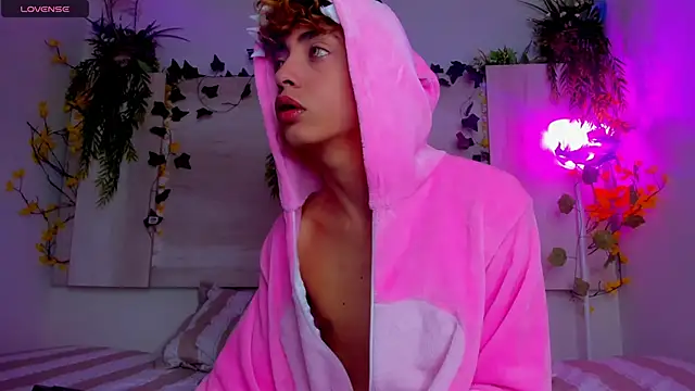 Twinkk Guy online show from 11-18-25, 02:39