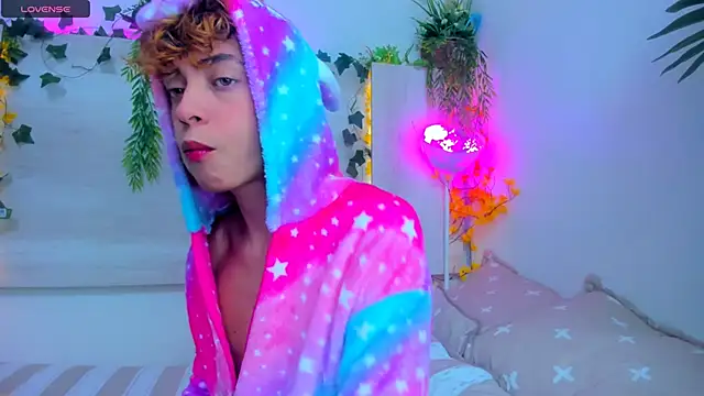 Twinkk Guy online show from 11-20-25, 04:01