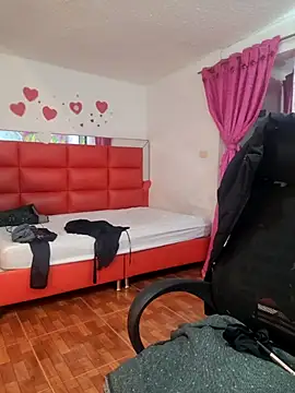 Snapshot of Scarlet_curly chatting on 11-24-25, 09:09 Scarlet curly online show from 11-24-25, 09:09