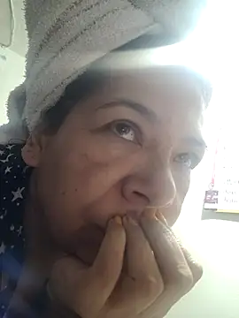 Snapshot of Scarlet_curly chatting on 11-26-25, 09:10 Scarlet curly online show from 11-26-25, 09:10