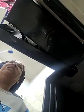 Snapshot of Scarlet_curly chatting on 12-15-25, 09:02 Scarlet curly online show from 12-15-25, 09:02