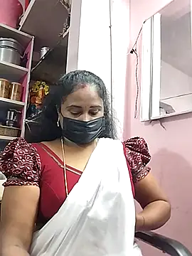 Snapshot of Tamil_devagi chatting on 12-05-25, 08:38 Tamil devagi online show from 12-05-25, 08:38