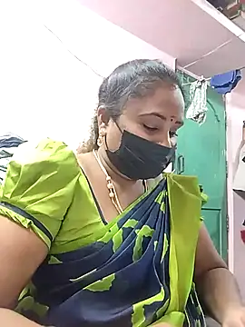 Snapshot of Tamil_devagi chatting on 12-13-25, 08:04 Tamil devagi online show from 12-13-25, 08:04