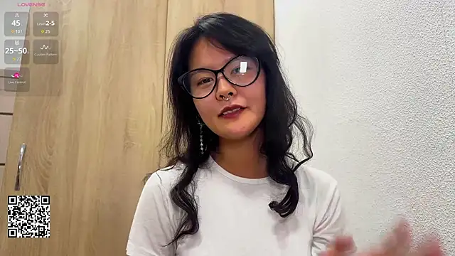 Snapshot of CucDierolf chatting on 11-28-25, 01:03 CucDierolf online show from 11-28-25, 01:03