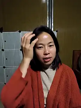 Snapshot of Cat-meow chatting on 12-15-25, 01:15 Cat-meow online show from 12-15-25, 01:15