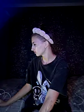 Snapshot of carolinakis_ chatting on 11-19-25, 08:09 carolinakis online show from 11-19-25, 08:09