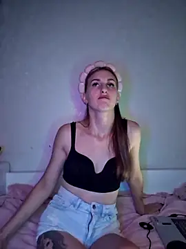 Snapshot of carolinakis_ chatting on 11-21-25, 08:40 carolinakis online show from 11-21-25, 08:40